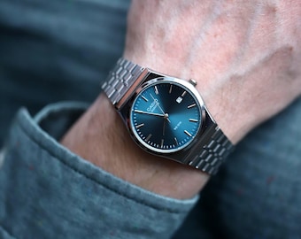 Vintage Casio Quartz Watch – Rare Light Blue Dial, Japanese Vintage Men’s Watch, Stainless Steel Bracelet, 40mm