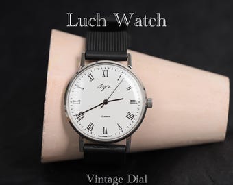 Original seltene Vintage Uhr von LUCH mit Uhrwerk 2209su | Zuverlässige seltene unisex vintage Armbanduhr | Stoßfester Mechanismus | Einzigartige Geschenkidee