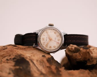 1950s Vesna Women's Watch: Vintage USSR Mechanical Timepiece