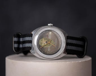 Rera military men vintage  watch Commanders of 1980. This watch is waterproof and shockproof. A perfect Christmas present, gold plated watch