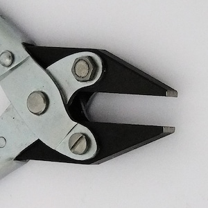 Flachrundzange, 6 mm mit Backenbreite