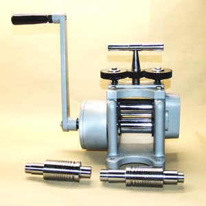Rolling Mill For Metal Sheet And Wire With Flat And Wire Rollers And Gear Reduction