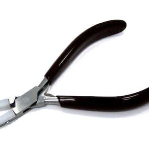 Pinze comode e casual con punta piatta in nylon e ganasce di ricambio.
