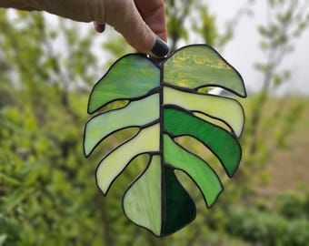 Gebrandschilderd glas Monstera Suncatcher - tropisch decor, kamerplantliefhebber, natuurliefhebber, natuurliefhebber, natuurliefhebber cadeau, natuurcadeau decor, uniek zomerdecor