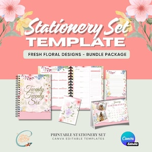 Op de afbeelding: Een stationery set template met frisse bloemendesigns. De set bevat een spiraalgebonden notitieboek, een planner, een notitieblok en een kalender. De tekst op het notitieboek luidt "Twenty Twenty Six". De achtergrond is lichtroze met bloemaccenten.