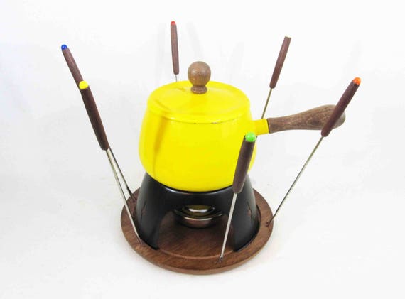 Le Creuset vintage fondue set. It's Perfect. Le Creuset vintage fondue set. It's Perfect.