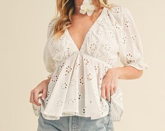 Blusa peplum de media manga con cuello en V y bordado