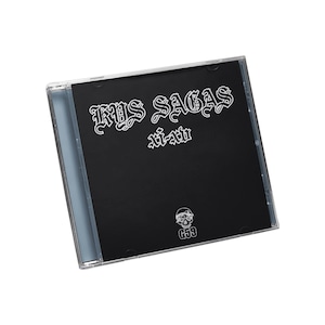 Puede incluir: Una caja de CD con una cubierta negra. El texto gótico blanco dice "RUS SAGAS" y "xi-xu". Un gráfico de calavera y el texto "G59" están en la parte inferior. La caja es de plástico transparente.