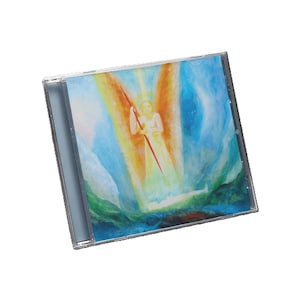Könnte beinhalten: Eine CD-Hülle mit einem Gemälde eines Engels mit Heiligenschein, der einen Stab hält, vor einem Hintergrund aus Blau-, Grün- und Gelbtönen. Das Kunstwerk suggeriert Spiritualität und Licht.