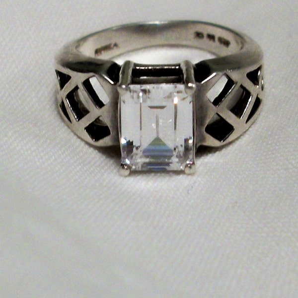 VINTAGE AUSTRALIAN CRYSTAL RING