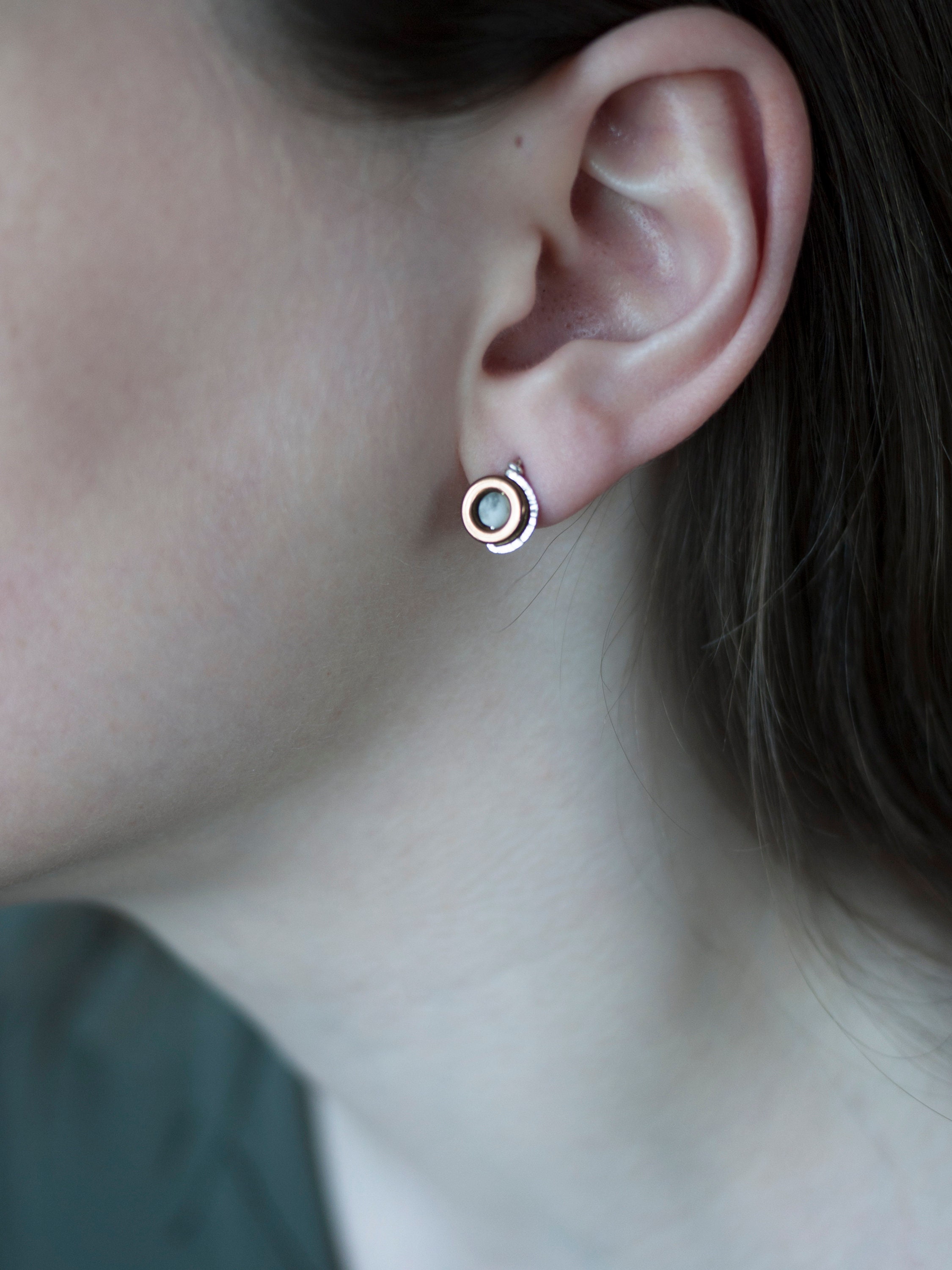 Guess eternal 2024 circle earrings