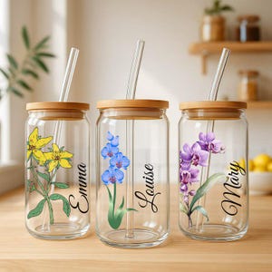 Personalized Birth Flower Glass Cup  –  Iced Coffee Can Glass with Lid and Straw – Custom Gift for Mom, Bridesmaid, or Birthday