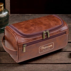 Father's Day Gift, Custom Toiletry Bag, Custom Groomsmen Gift, Men's Leather Accessory, Anniversary Gift for Him,Engraved Leather Travel Kit