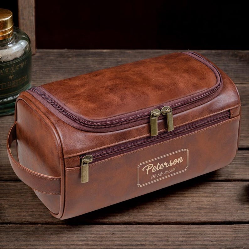 Father's Day Gift, Custom Toiletry Bag, Custom Groomsmen Gift, Men's Leather Accessory, Anniversary Gift for Him,Engraved Leather Travel Kit