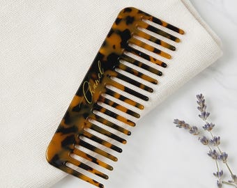 Julklappskam, Anpassad hårkam, Anpassad hårkam i acetat med initialer, Marmorerad hårkam, Fickhårkam, Brudgåva, Graverad kam