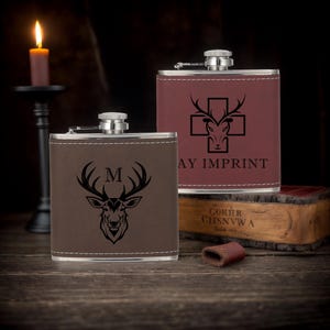 Personalized Leather Hip Flask – Custom UV Engraved Whiskey Flask for Men, Groomsmen Gift, Father&#39;s Day Gift, Rustic Vintage Pocket Flask