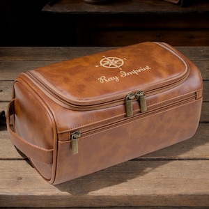 Father's Day Gift, Custom Toiletry Bag, Custom Groomsmen Gift, Men's Leather Accessory, Anniversary Gift for Him,Engraved Leather Travel Kit