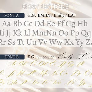 Op de afbeelding: Afbeelding met lettertype-opties, gelabeld met 'FONT A' en 'FONT B', met voorbeelden van elke stijl. 'FONT A' toont een klassieke, schreefloze stijl in grijs, terwijl 'FONT B' een cursieve, elegante script in goud biedt. De tekst 'E.G. EMILY / Emily / L.A.' wordt weergegeven.