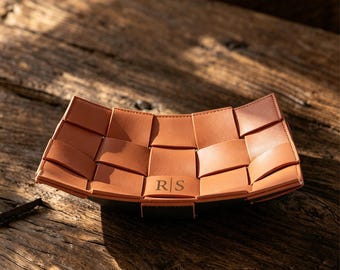 Reversible Personalized Leather Valet Tray for Men, Custom Engraved Initials Catchall Tray, Desk Organizer, Gift for Dad Boyfriend Groomsmen