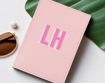 Passfodral med skuggmonogram, personligt läderpassfodral, personlig present till mamma, presenter till bästa vän, alla hjärtans dag-presenter för resor