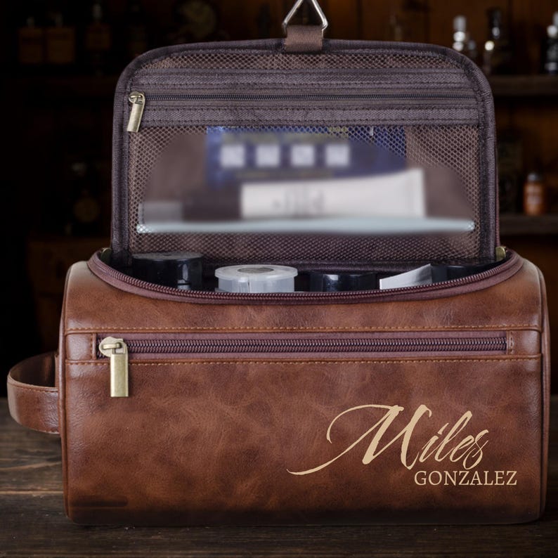 Father's Day Gift, Custom Toiletry Bag, Custom Groomsmen Gift, Men's Leather Accessory, Anniversary Gift for Him,Engraved Leather Travel Kit