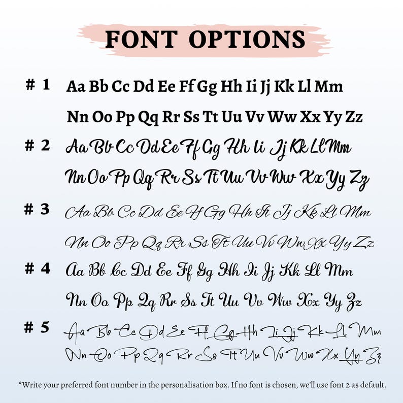 Op de afbeelding: Een afbeelding met vijf lettertype-opties, elk met hoofdletters en kleine letters. De tekst "FONT OPTIONS" staat bovenaan. Instructies zijn opgenomen om een lettertypenummer te selecteren voor personalisatie, met lettertype 2 als standaard.