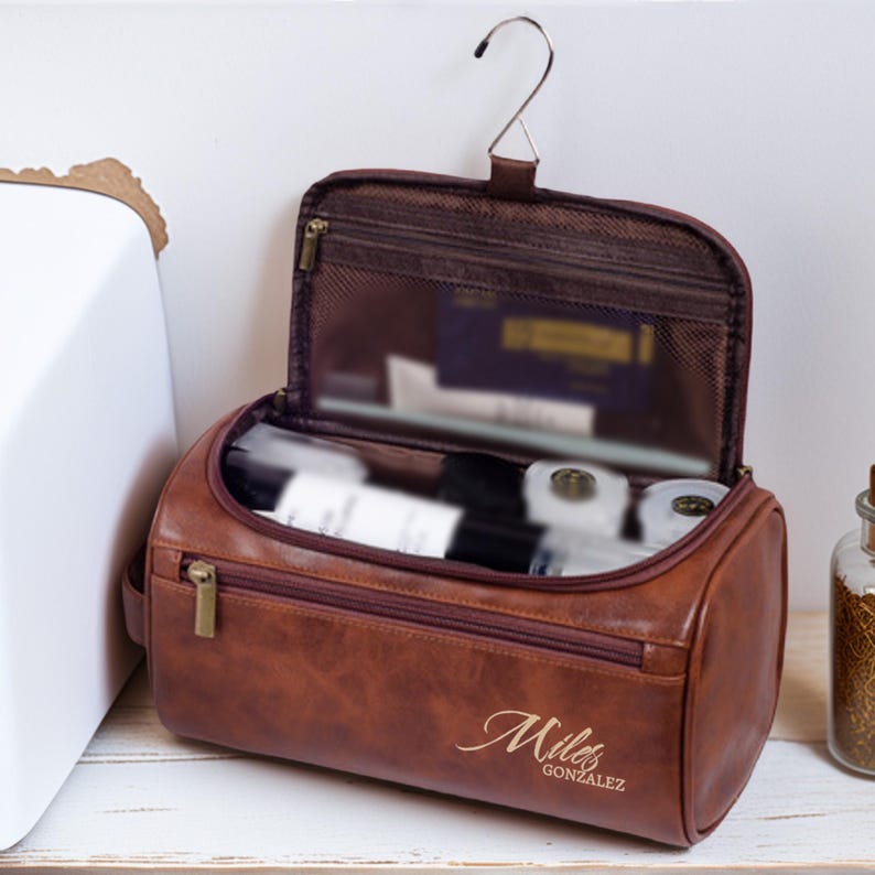 Father's Day Gift, Custom Toiletry Bag, Custom Groomsmen Gift, Men's Leather Accessory, Anniversary Gift for Him,Engraved Leather Travel Kit