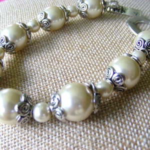 Cultured Pearl and Tibetan Silver End Caps Hammered Toggle Clasp Bracelet image 2