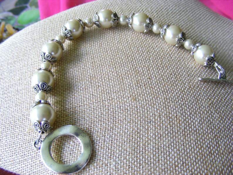 Cultured Pearl and Tibetan Silver End Caps Hammered Toggle Clasp Bracelet image 4