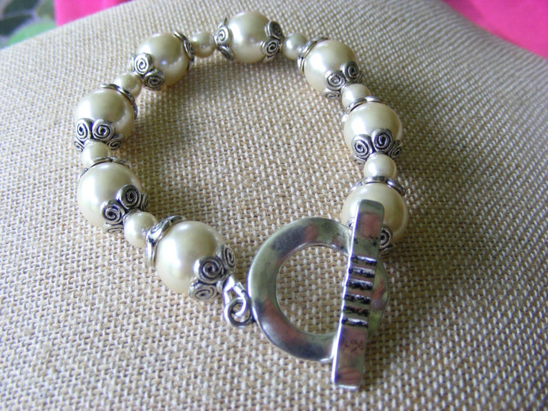 Cultured Pearl and Tibetan Silver End Caps Hammered Toggle Clasp Bracelet image 1