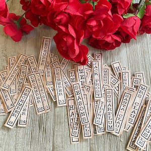 Dagelijkse decemberdata en kerstwoorden en -zinnen voor junkjournals, kaarten maken, plakboeken en knutselwerkjes