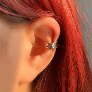 Orecchino unisex a forma di carte da gioco / Orecchino in argento 925 gotico punk biker / Gioiello finto per cartilagine non forato / Orecchino a polsino da uomo e da donna in regalo