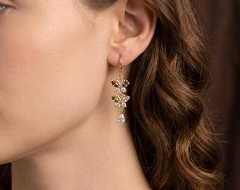 Pendientes colgantes de mariposa multicolor / Joyería romántica estilo cottagecore / Pendientes elegantes para fiestas y uso diario / Regalo original para ella