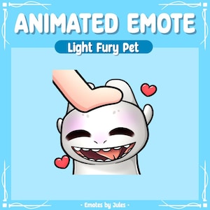 Peut inclure: Émoticône animée d'une Furie Légère blanche et cartoon avec un blush rose, souriant la bouche ouverte et la langue tirée. Une main caresse la Furie Légère sur la tête. Deux cœurs rouges flottent au-dessus de la tête de la Furie Légère. Le texte "Light Fury Pet" est au-dessus de l'image. Le texte "Emotes by Jules" est en dessous de l'image.