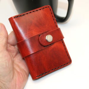 Cartera Bifold Piel Roja, 2 bolsillos con cierre a presión, Personaliza
