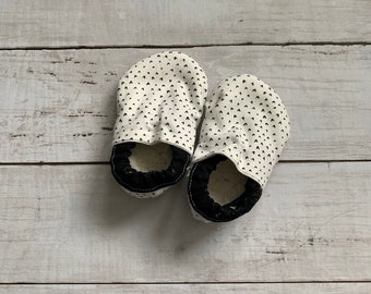 Black and White Booties, Baby Booties, Baby Slippers, Baby Moccs, Sherpa Slippers, Vegan Slippers, Suede Slippers, Baby Shoes