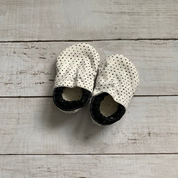 Black and White Booties, Baby Booties, Baby Slippers, Baby Moccs, Sherpa Slippers, Vegan Slippers, Suede Slippers, Baby Shoes