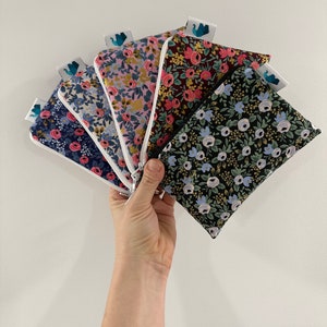 CINQ petits sacs à collation zippés réutilisables, lavables en machine avec une doublure en nylon hydrofuge, paquet d'échantillons en VENTE, stockage pratique sans danger pour les aliments
