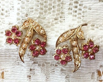 Pretty Pink Rhinestone Tiny Pearl Flower Screw Back Earrings, Pink Rhinestones, Flowers, Seed Pearls, Gold Tone Metal