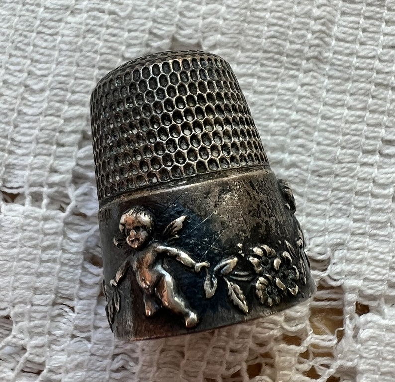 Vintage / Antique Simons Brothers Size 9 Sterling Silver Cherub / Cupids / Angels Flowers Thimble, Floral Garland, Nov 21, 1905, Collectible image 4