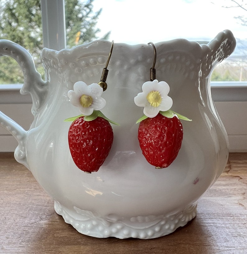 Handmade Dangling Pierced Earrings, Vintage Resin Strawberry Shaped Beads / Plastic Leaves, Vintage Glass White Flower Blossom Beads, Fruit image 1