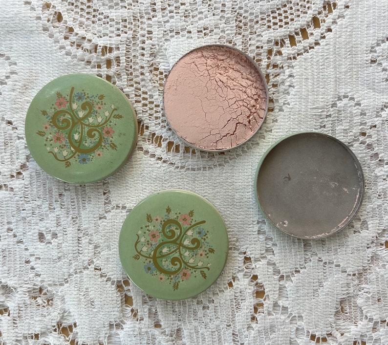 Three Vintage Round Powder Rouge Tins, Mint Green Lids, Floral, Pink Blue and White Flowers, Off White, Pink Blush image 7