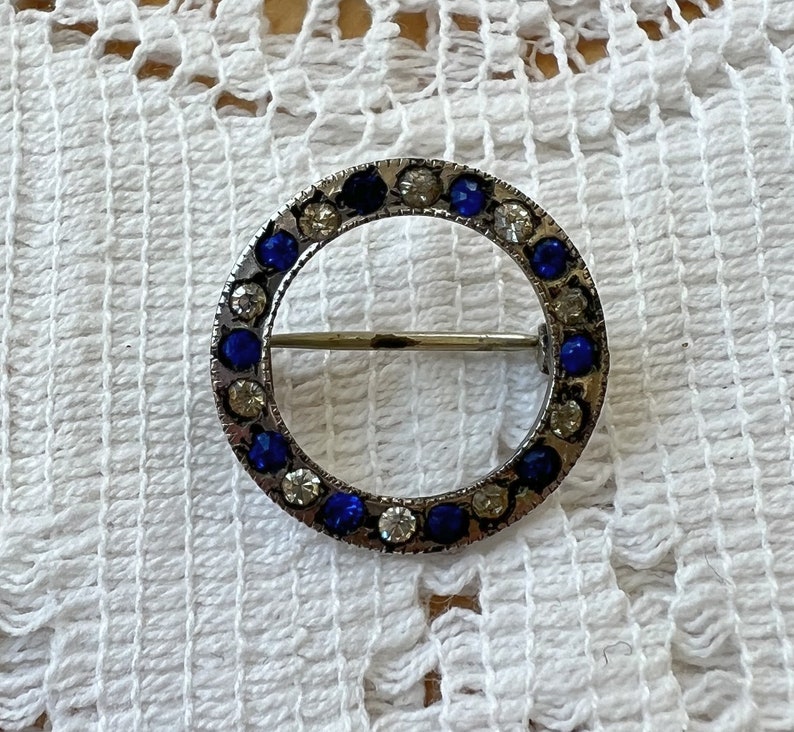 Vintage Estate Small Sterling Silver Circle Brooch / Pin, Blue and Clear Rhinestones, Vintage Bride / Bridal, Little Accent Pin / Brooch Bild 1