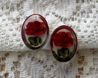 Pretty Vintage Clear Lucite Red Roses Clip On Earrings, Oval Shaped, White Background, Green Leaves