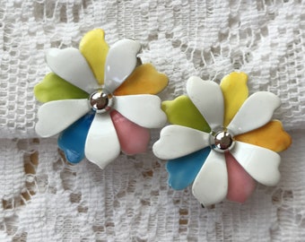 Colorful Vintage Retro Painted Enamel Metal Flowers Clip On Earrings, White, Pastel Petals, Silver Tone Metal, Estate Earrings