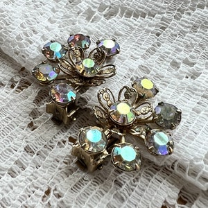 Pretty Vintage Aurora Borealis Rhinestone Flower Clip-On Earrings image 2