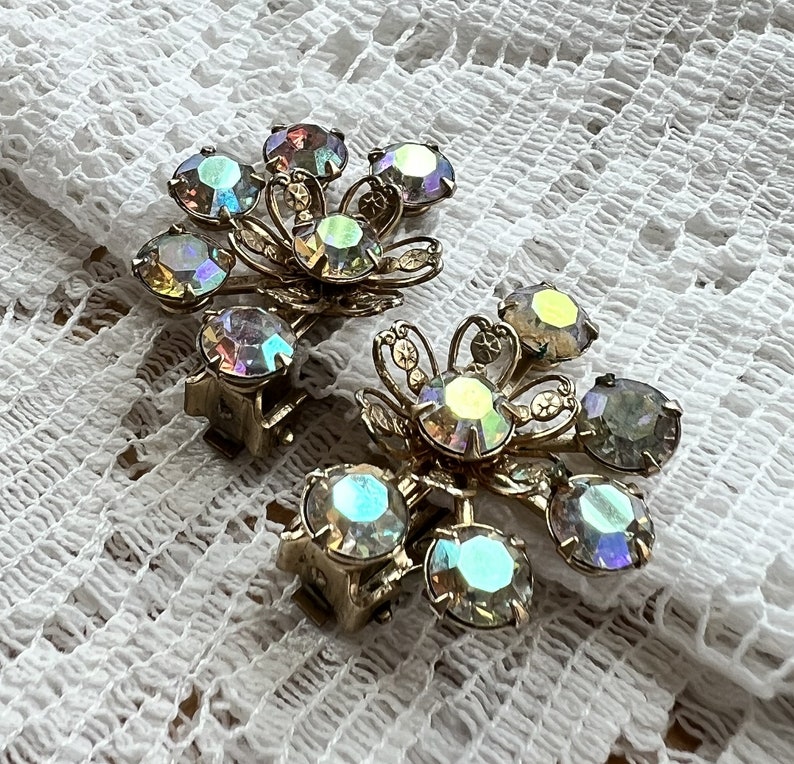 Pretty Vintage Aurora Borealis Rhinestone Flower Clip-On Earrings image 2