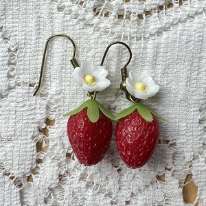 Handmade Dangling Pierced Earrings, Vintage Resin Strawberry Shaped Beads / Plastic Leaves, Vintage Glass White Flower Blossom Beads, Fruit image 2