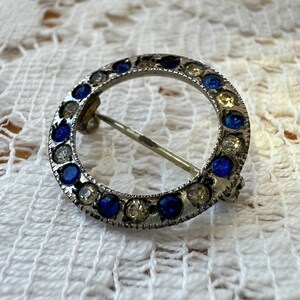 Vintage Estate Small Sterling Silver Circle Brooch / Pin, Blue and Clear Rhinestones, Vintage Bride / Bridal, Little Accent Pin / Brooch Bild 3
