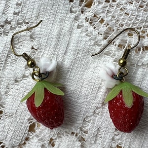 Handmade Dangling Pierced Earrings, Vintage Resin Strawberry Shaped Beads / Plastic Leaves, Vintage Glass White Flower Blossom Beads, Fruit image 5